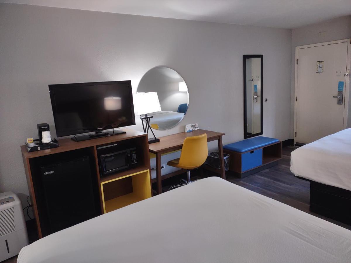 Hotel Days By Wyndham Town Center